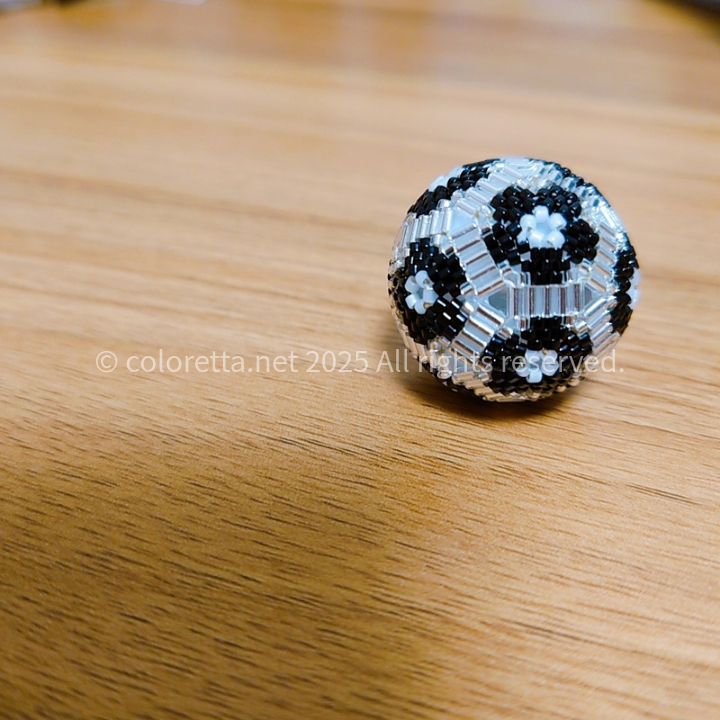 2025 #02 白黒花 – Mary Quantish Ball