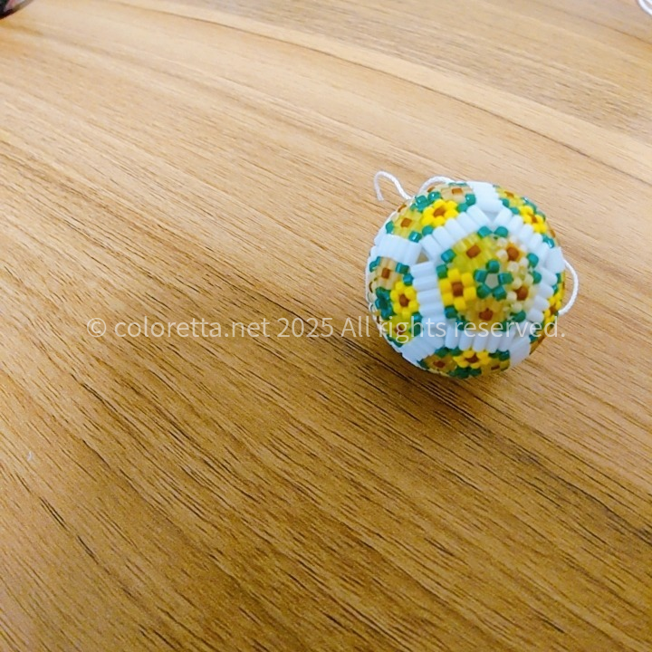 2025 #09 黄色い小花ボール – Yellow Mini-Flower Ball